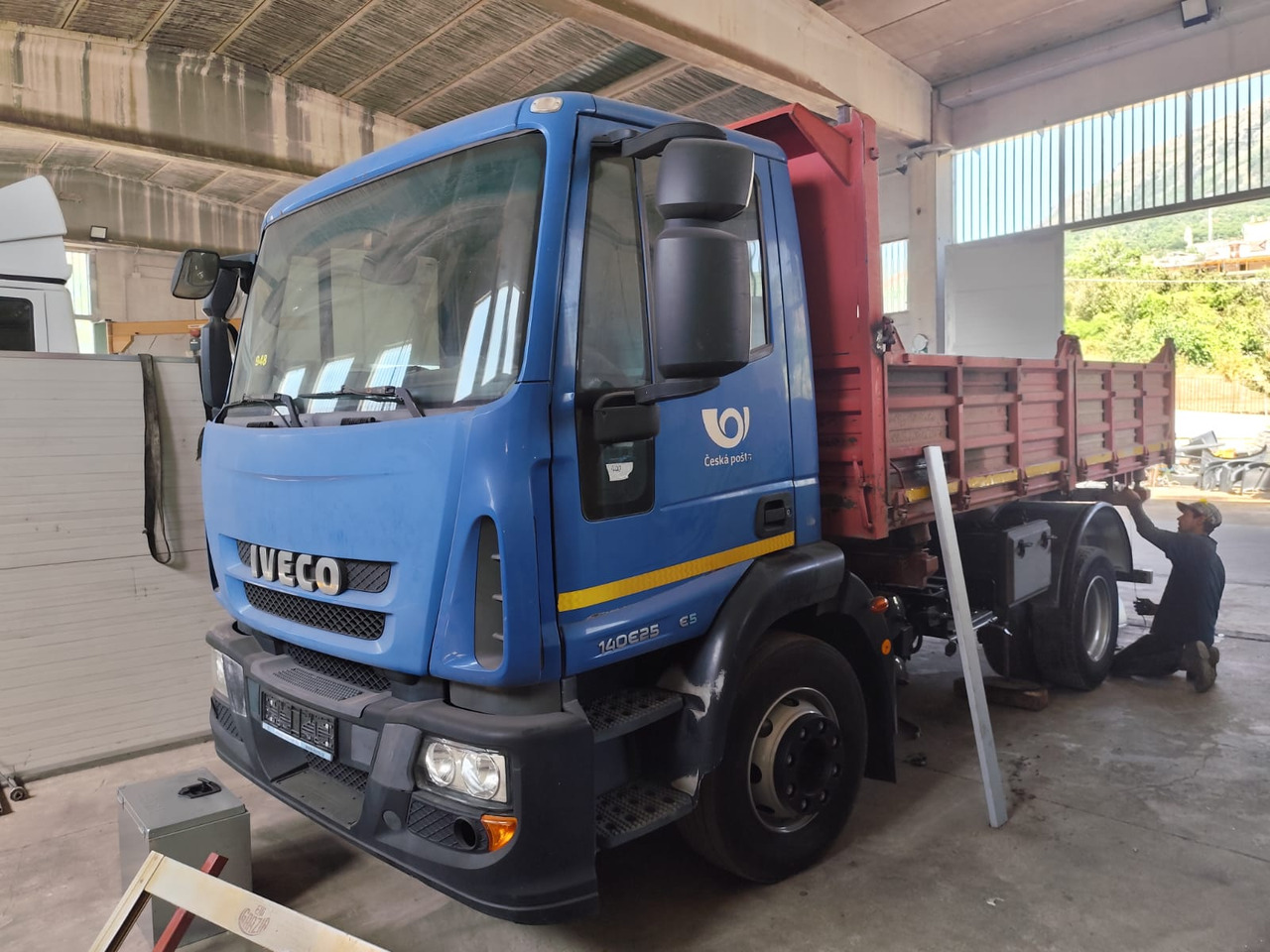 IVECO EUROCARGO 140E25 - Camião basculante: foto 1 IVECO EUROCARGO 140E25 - Camião basculante: foto 1