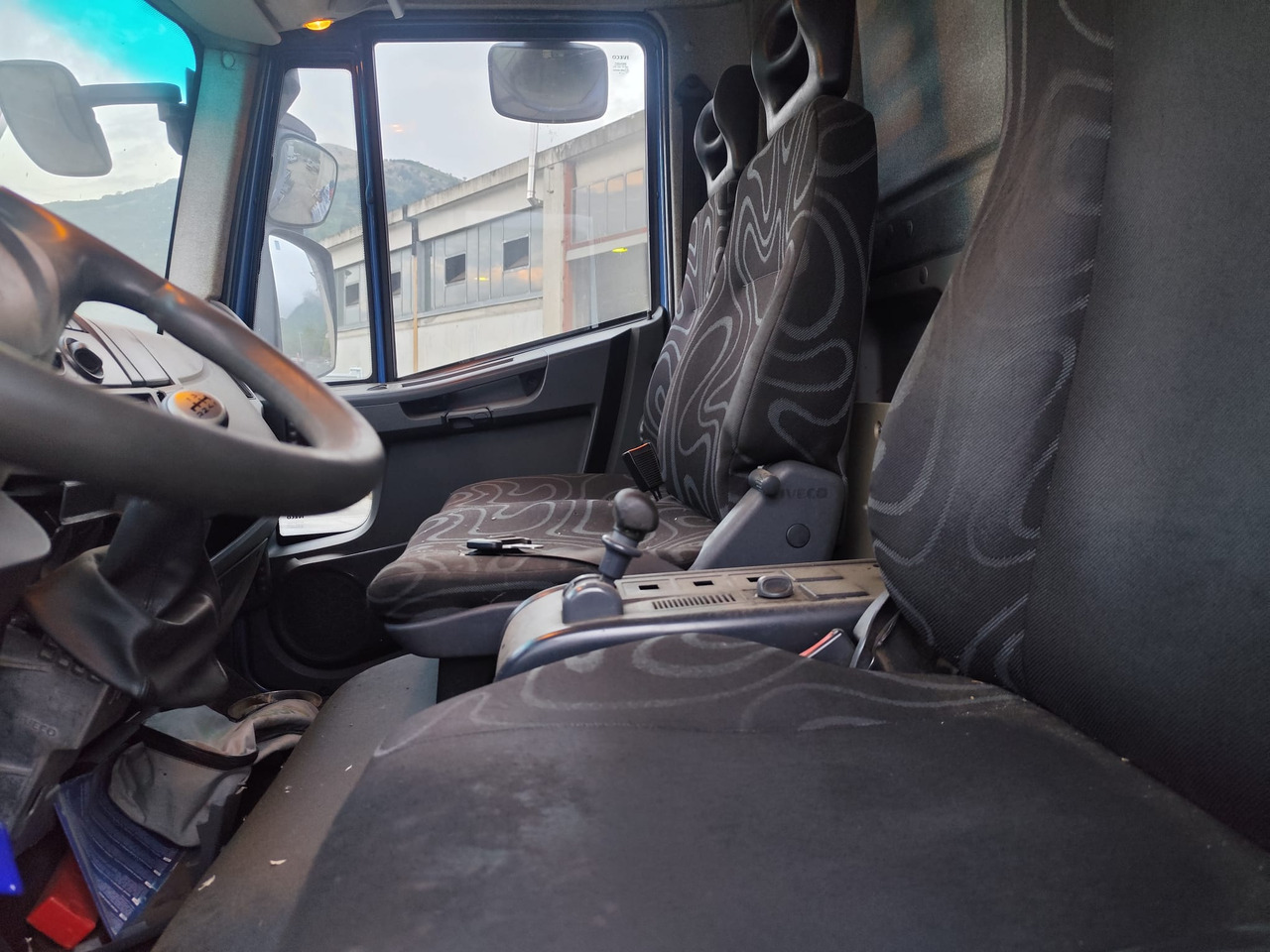 IVECO EUROCARGO 140E25 - Camião basculante: foto 4 IVECO EUROCARGO 140E25 - Camião basculante: foto 4