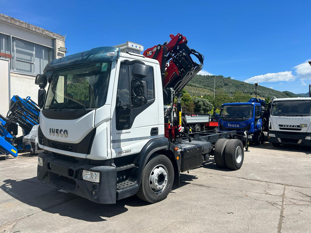 IVECO EUROCARGO 160-250 - Camião grua: foto 1 IVECO EUROCARGO 160-250 - Camião grua: foto 1