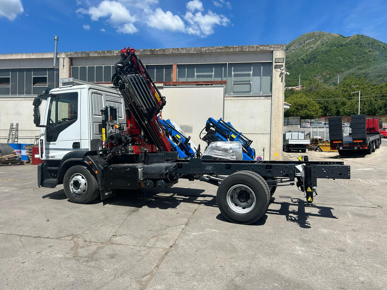 IVECO EUROCARGO 160-250 - Camião grua: foto 5 IVECO EUROCARGO 160-250 - Camião grua: foto 5