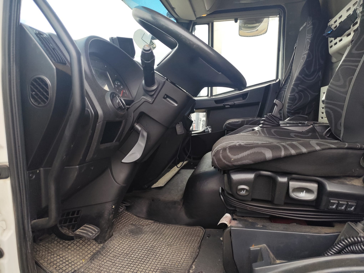 Camião furgão, Camião grua IVECO EUROCARGO 160-280: foto 8
