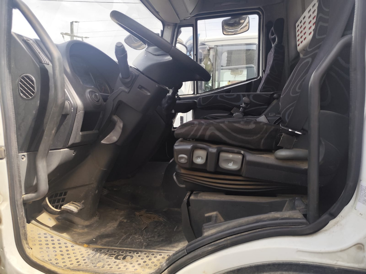 IVECO EUROCARGO 160E25K - Camião grua: foto 5 IVECO EUROCARGO 160E25K - Camião grua: foto 5