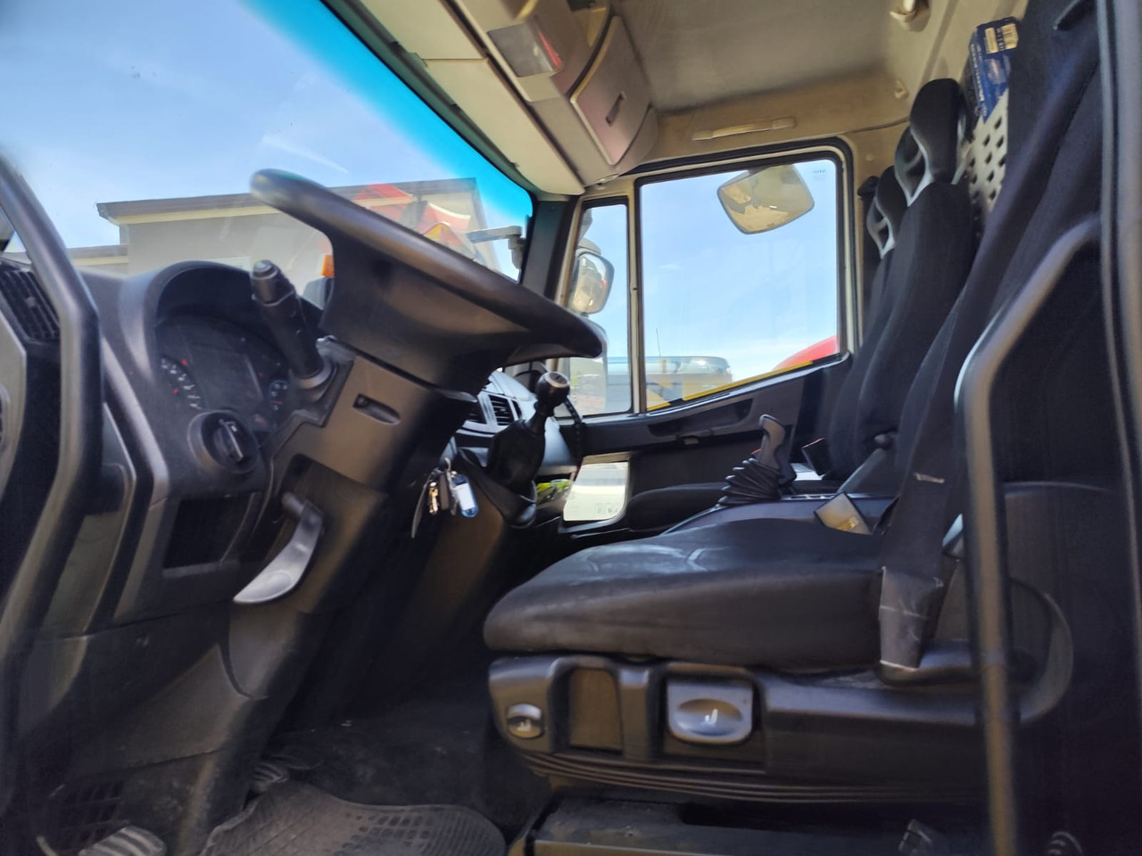 IVECO EUROCARGO 180-250 - Camião chassi, Camião grua: foto 5 IVECO EUROCARGO 180-250 - Camião chassi, Camião grua: foto 5