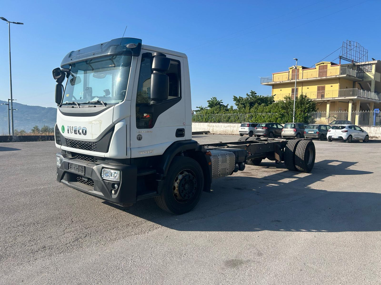 IVECO EUROCARGO 180-320 - Camião chassi: foto 4 IVECO EUROCARGO 180-320 - Camião chassi: foto 4