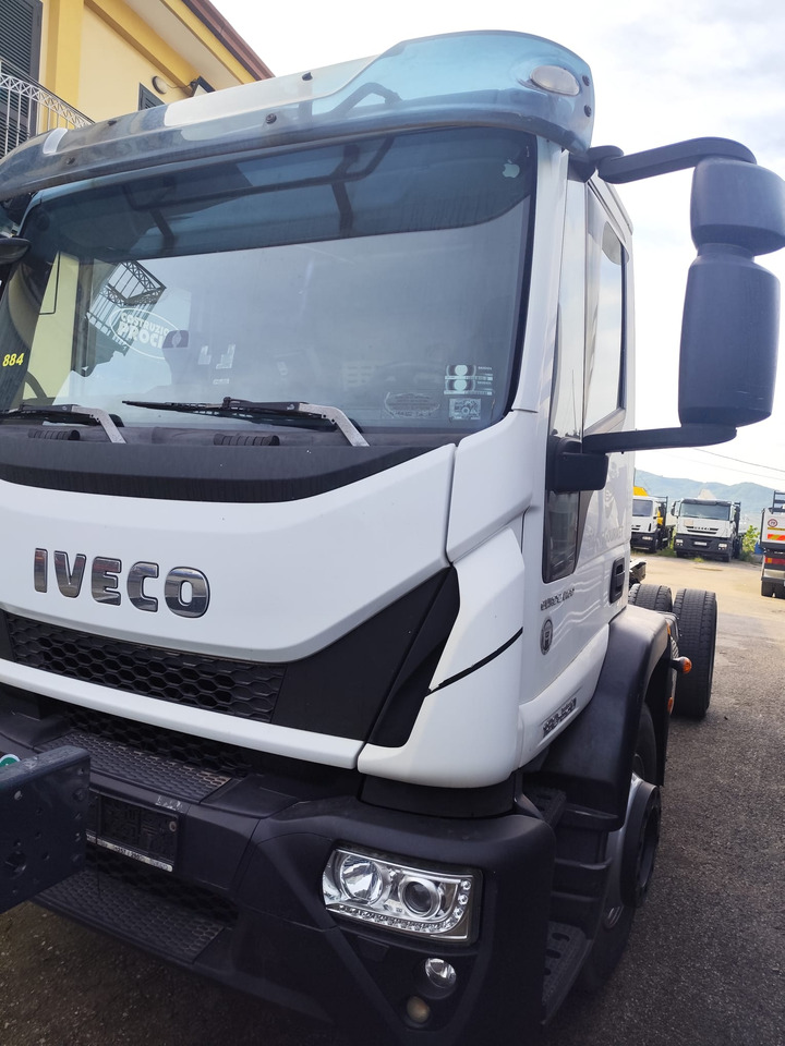 IVECO EUROCARGO 180-320 - Camião chassi: foto 2 IVECO EUROCARGO 180-320 - Camião chassi: foto 2