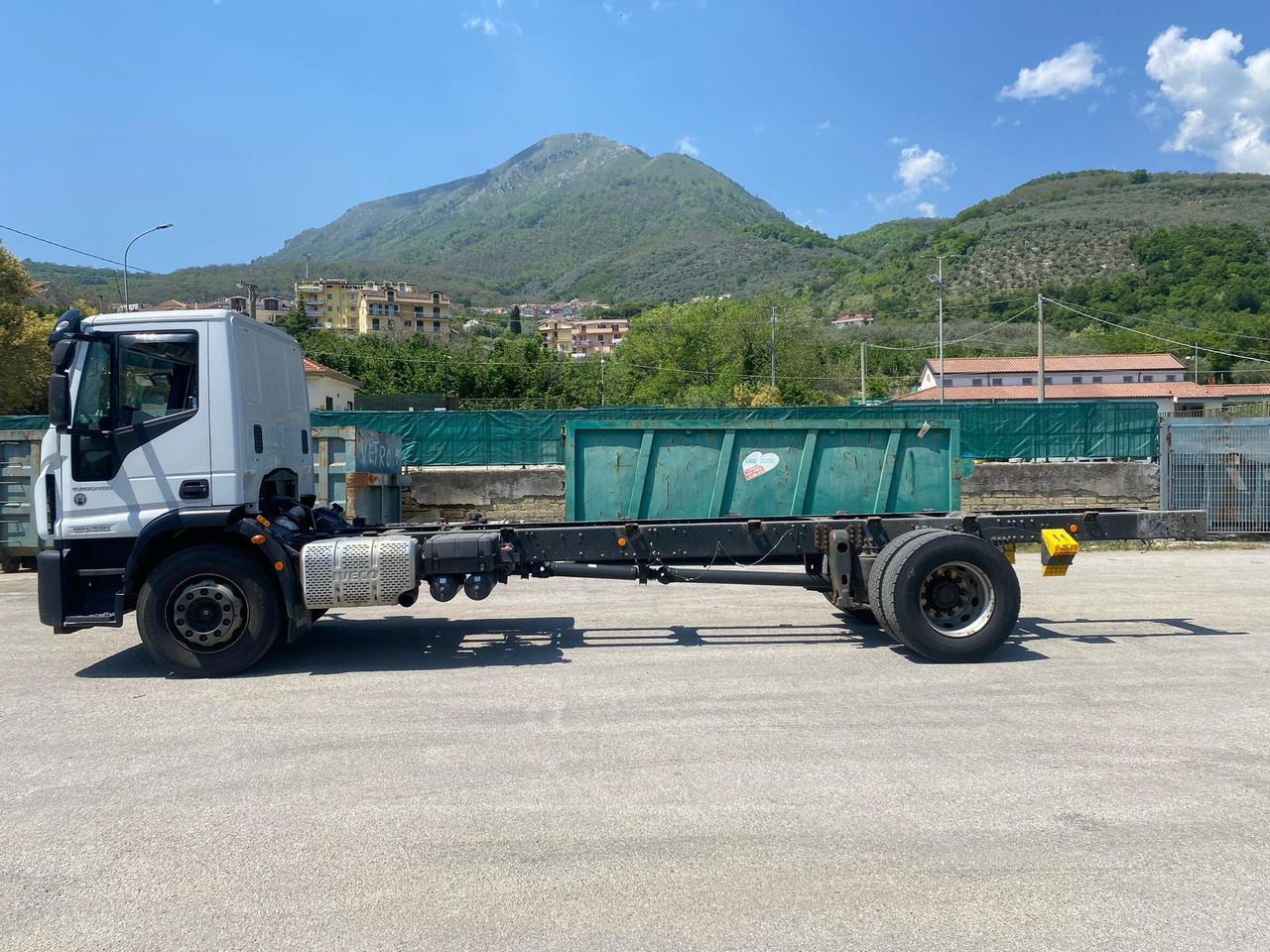 IVECO EUROCARGO 180-320 - Camião chassi: foto 3 IVECO EUROCARGO 180-320 - Camião chassi: foto 3