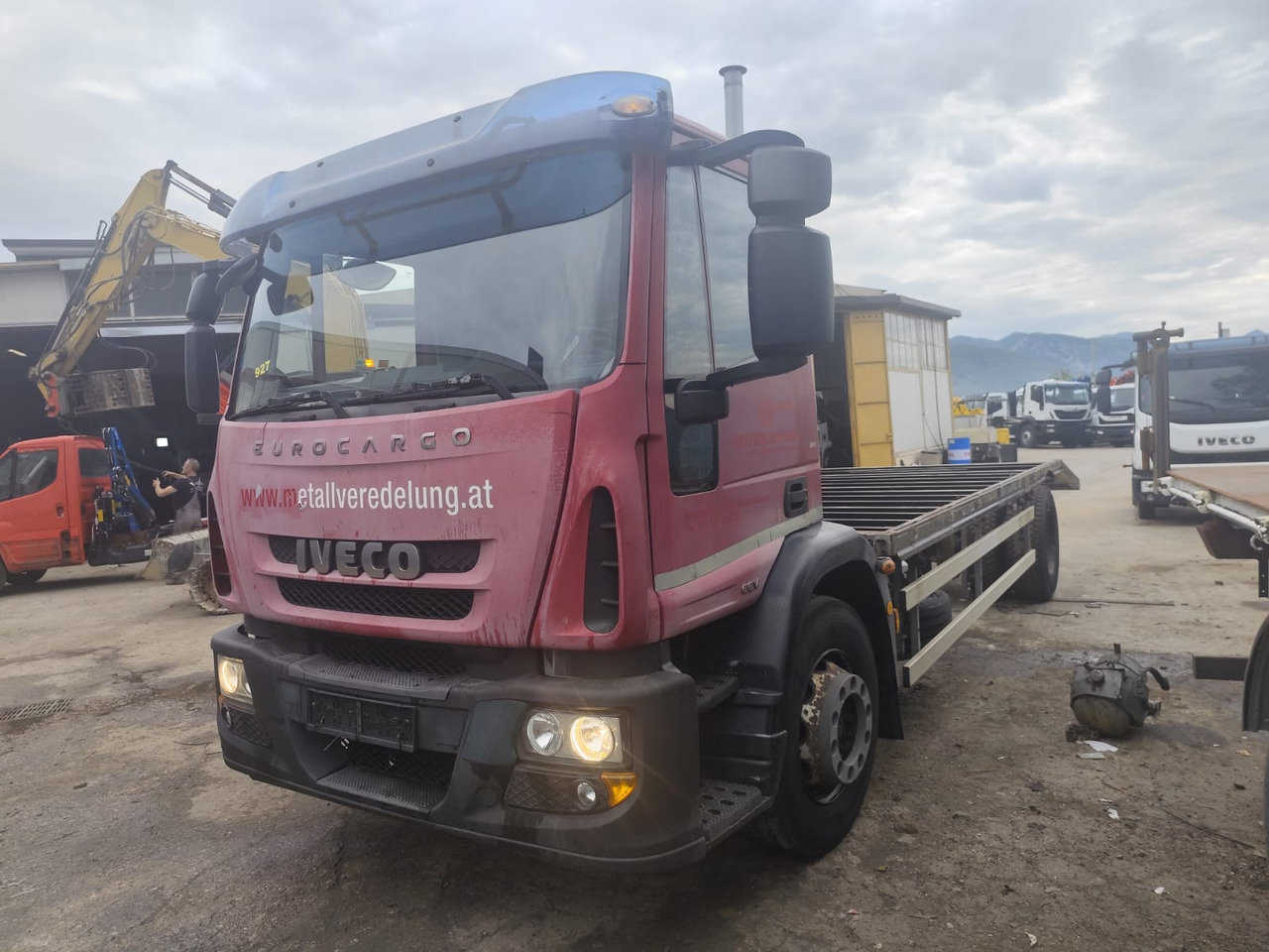 IVECO EUROCARGO 180E30 - Camião de caixa aberta/ Plataforma: foto 2 IVECO EUROCARGO 180E30 - Camião de caixa aberta/ Plataforma: foto 2