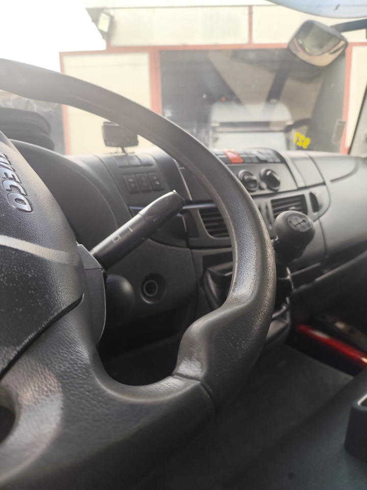 IVECO EUROCARGO 180E30 - Camião de caixa aberta/ Plataforma: foto 5 IVECO EUROCARGO 180E30 - Camião de caixa aberta/ Plataforma: foto 5