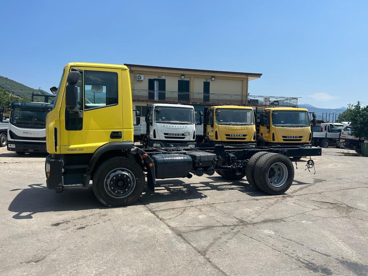 IVECO EUROCARGO 190EL25 - Camião chassi: foto 2 IVECO EUROCARGO 190EL25 - Camião chassi: foto 2