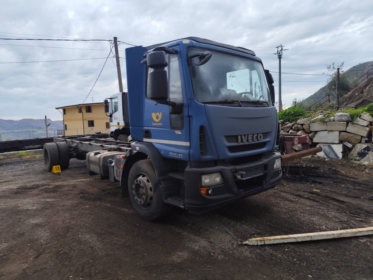 IVECO EUROCARGO 190EL28 - Camião chassi: foto 1 IVECO EUROCARGO 190EL28 - Camião chassi: foto 1