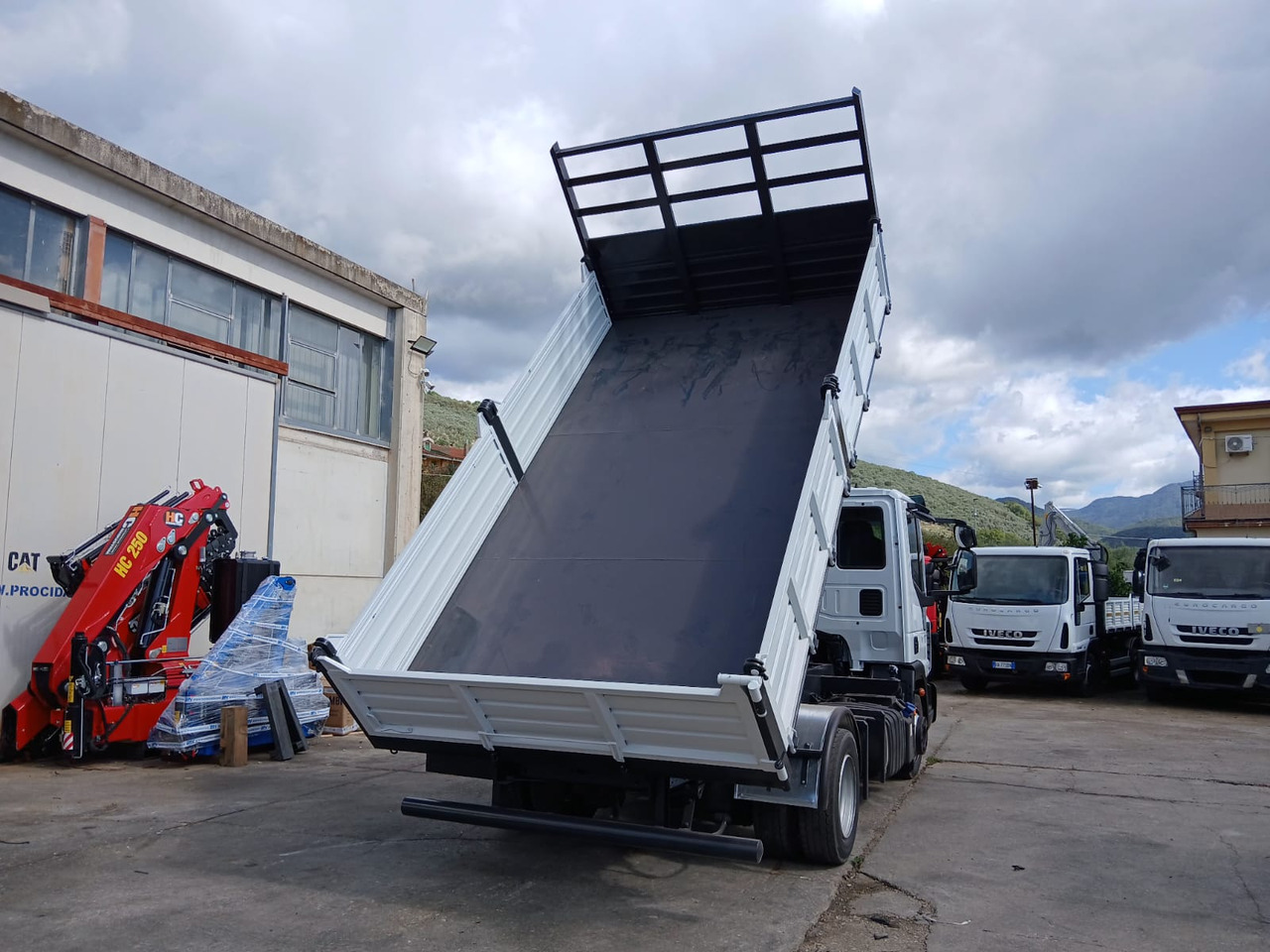 Camião basculante IVECO EUROCARGO 75-210: foto 40