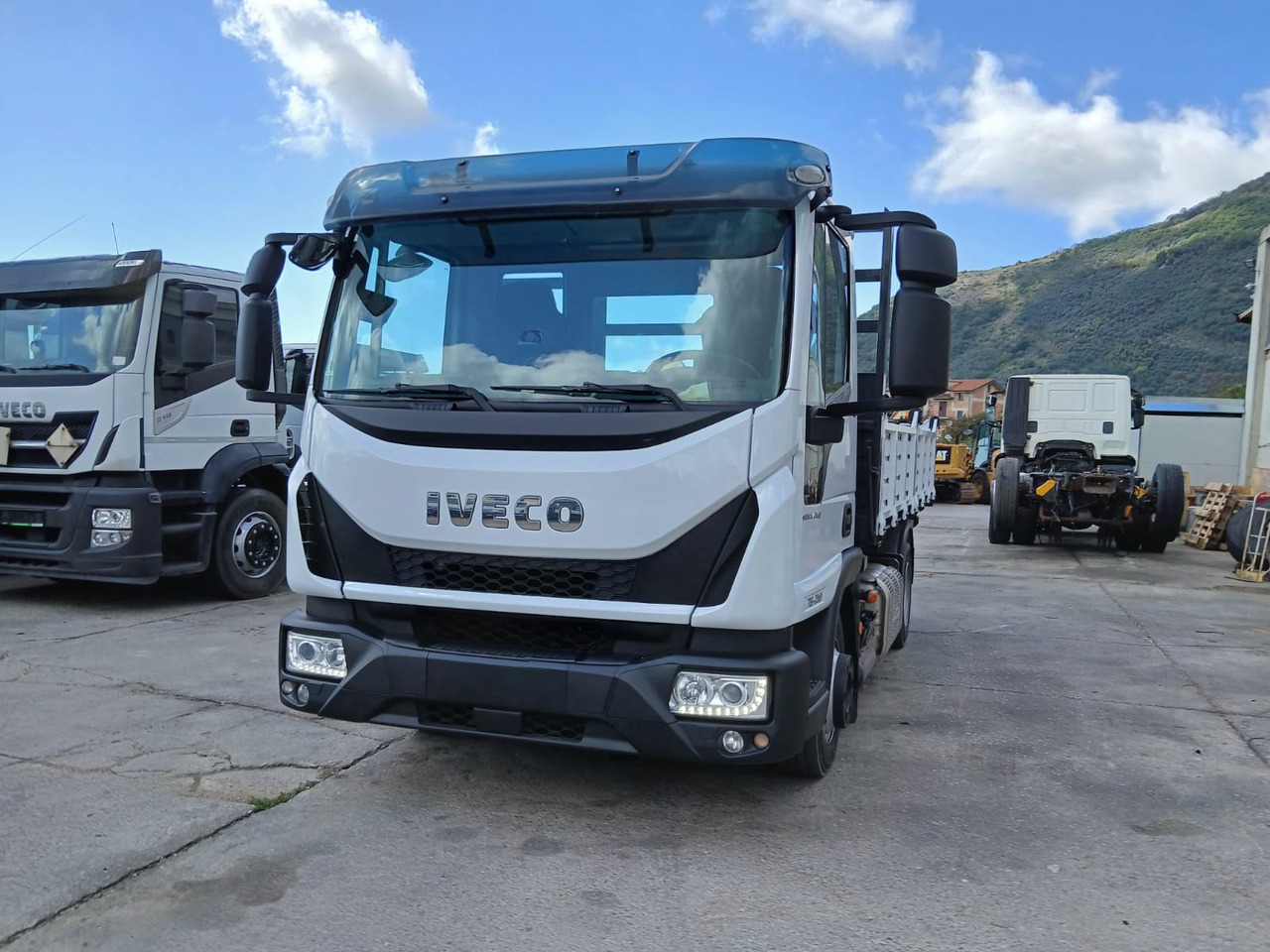 Camião basculante IVECO EUROCARGO 75-210: foto 6