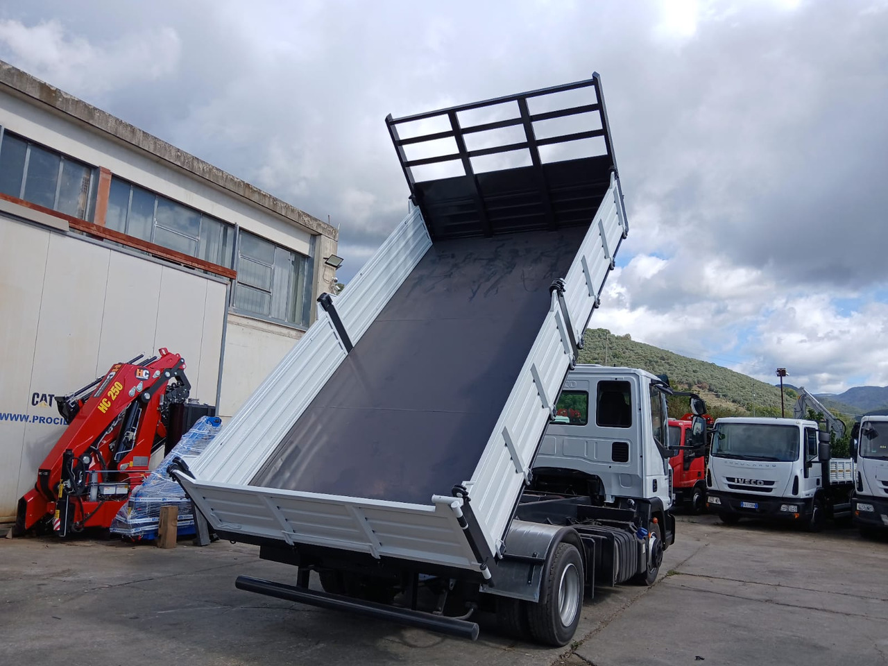 Camião basculante IVECO EUROCARGO 75-210: foto 48