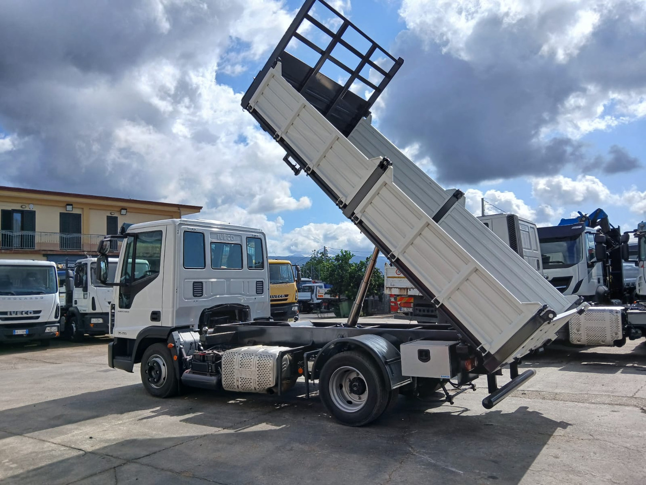 Camião basculante IVECO EUROCARGO 75-210: foto 33