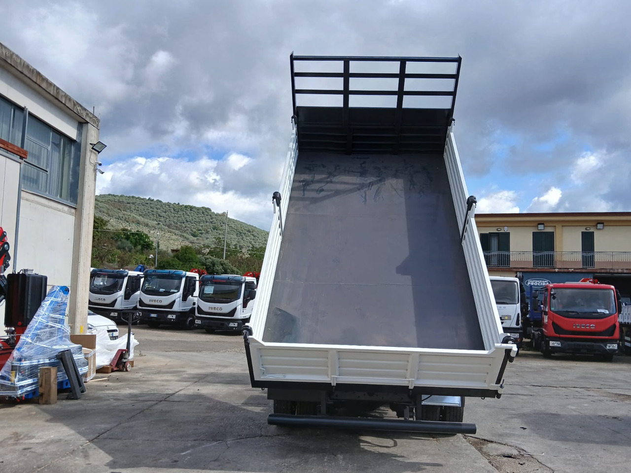 Camião basculante IVECO EUROCARGO 75-210: foto 37