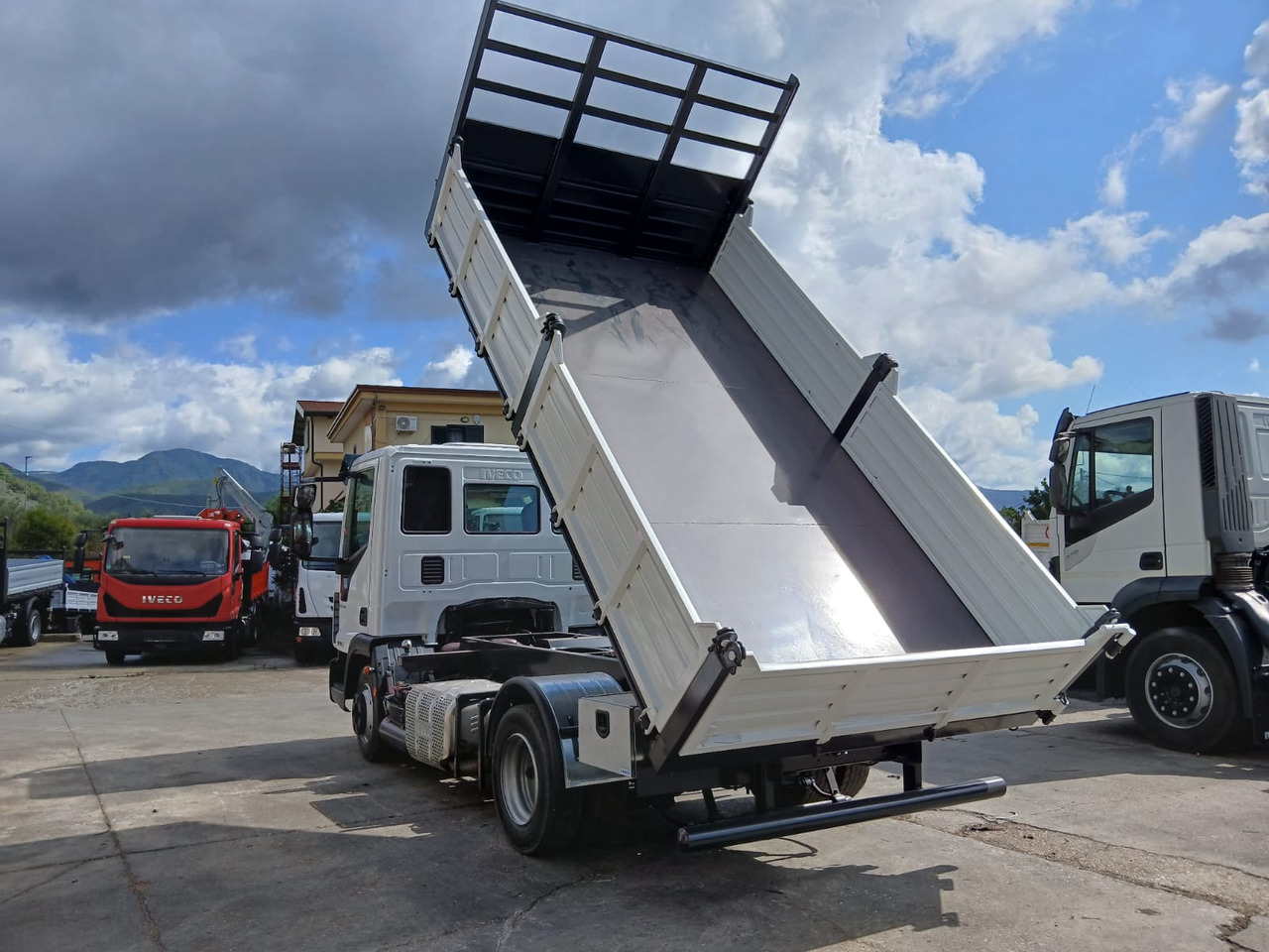 Camião basculante IVECO EUROCARGO 75-210: foto 36