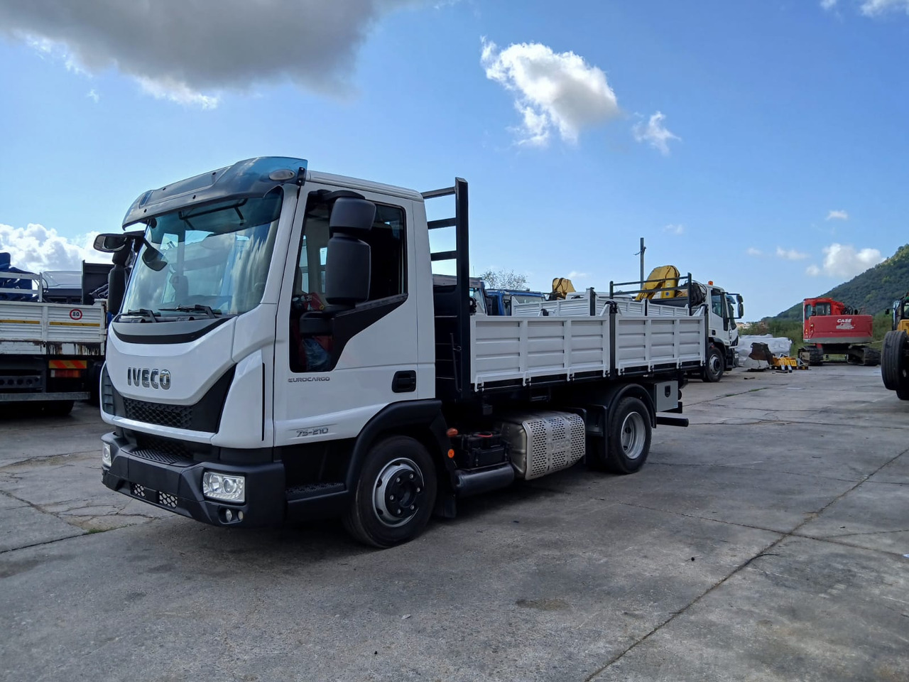Camião basculante IVECO EUROCARGO 75-210: foto 9