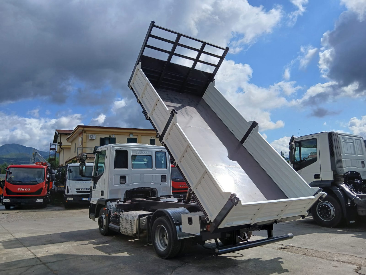 Camião basculante IVECO EUROCARGO 75-210: foto 35