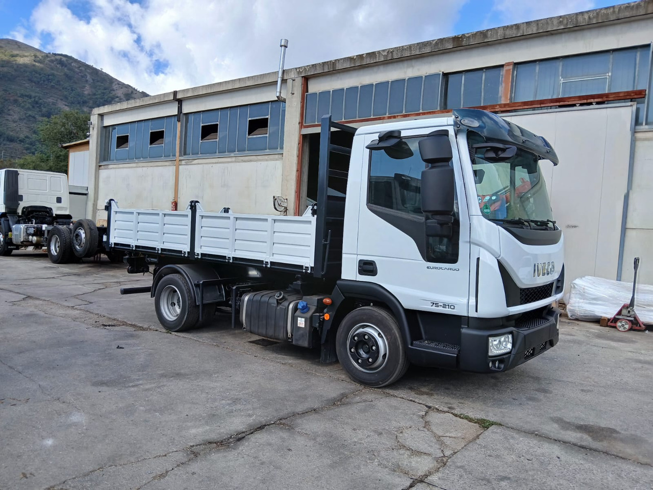 Camião basculante IVECO EUROCARGO 75-210: foto 22