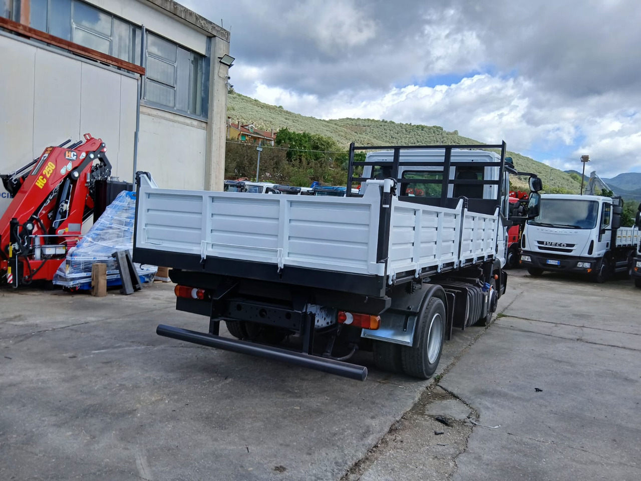 Camião basculante IVECO EUROCARGO 75-210: foto 15