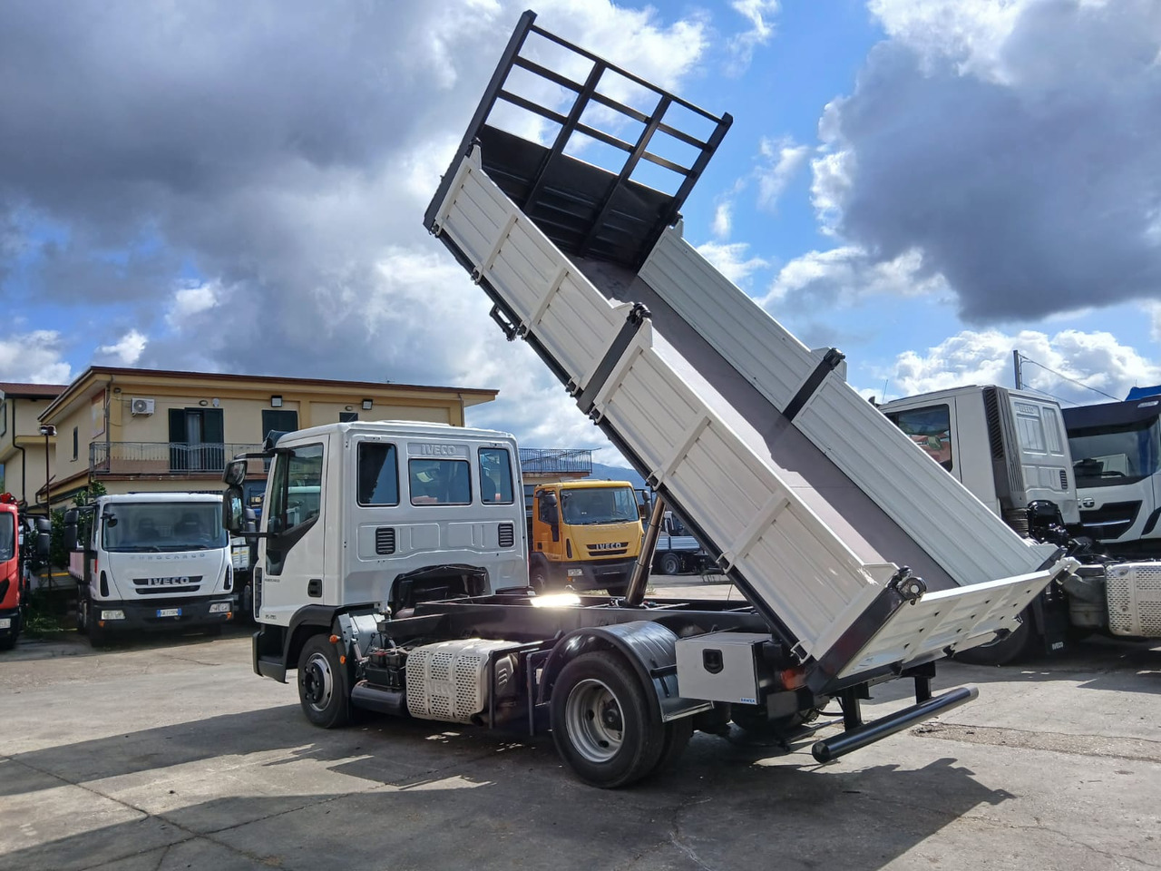 Camião basculante IVECO EUROCARGO 75-210: foto 34