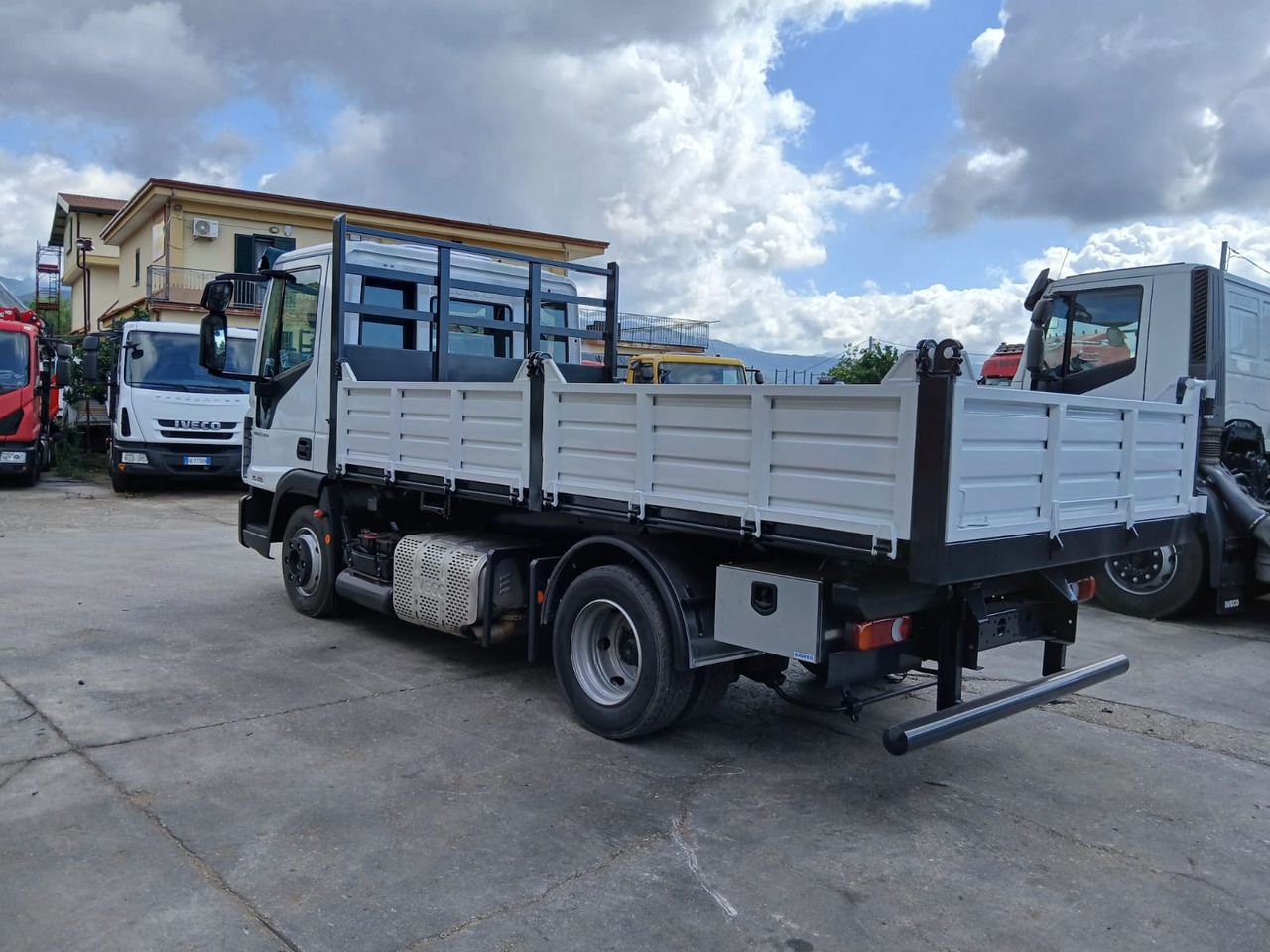Camião basculante IVECO EUROCARGO 75-210: foto 12