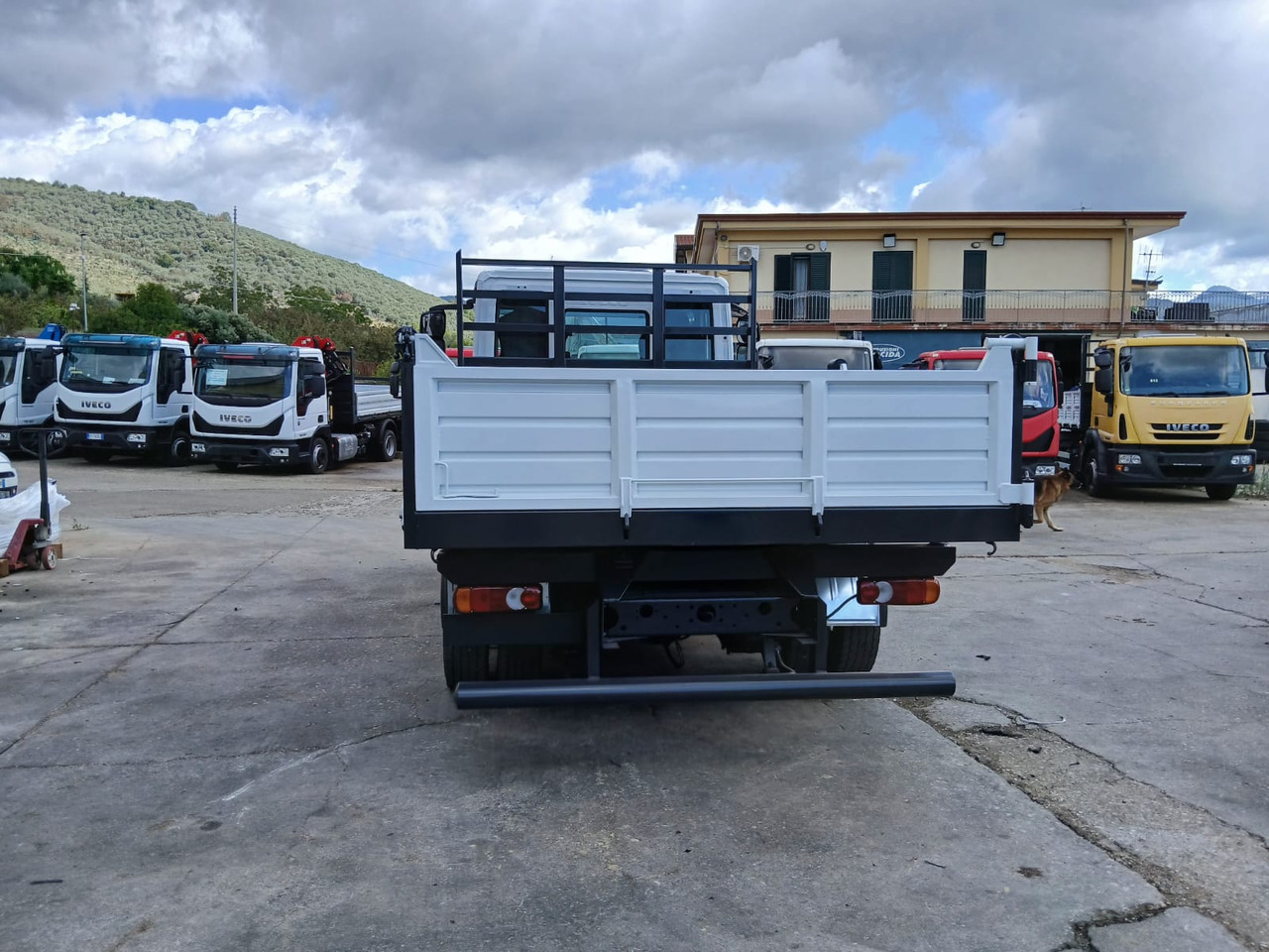 Camião basculante IVECO EUROCARGO 75-210: foto 13