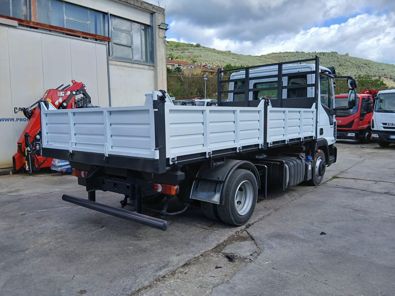 Camião basculante IVECO EUROCARGO 75-210: foto 16