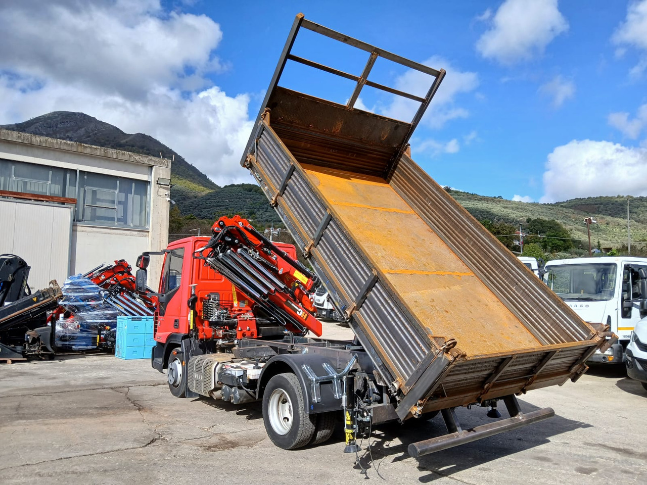 IVECO EUROCARGO 80-190 - Camião grua: foto 4 IVECO EUROCARGO 80-190 - Camião grua: foto 4