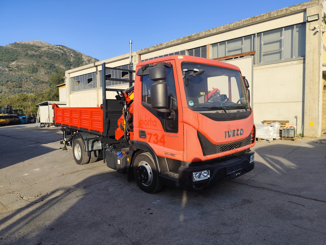 IVECO EUROCARGO 80-190 - Camião grua: foto 1 IVECO EUROCARGO 80-190 - Camião grua: foto 1