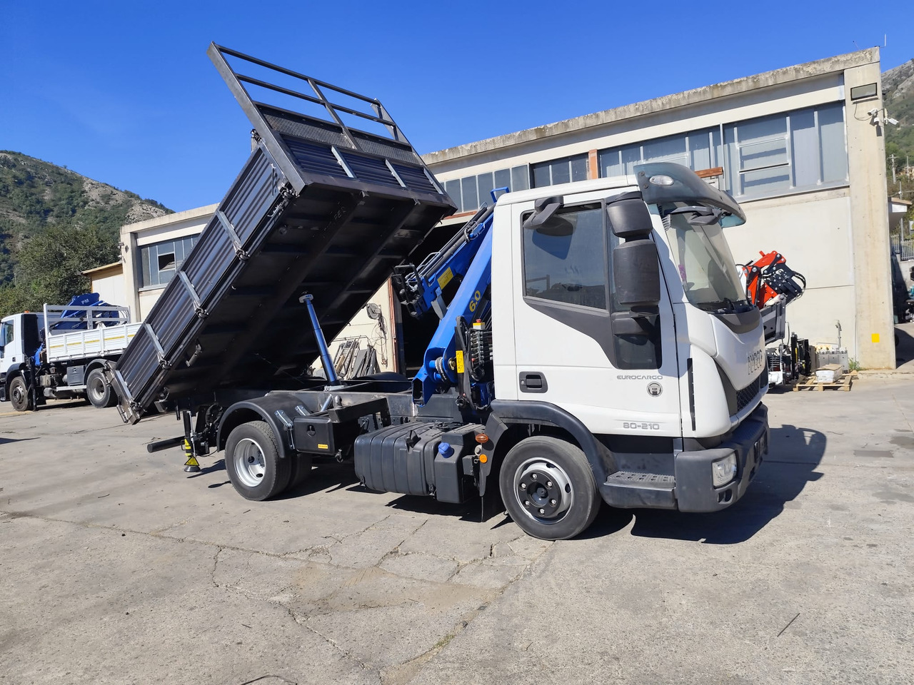 IVECO EUROCARGO 80-210 - Camião grua: foto 3 IVECO EUROCARGO 80-210 - Camião grua: foto 3