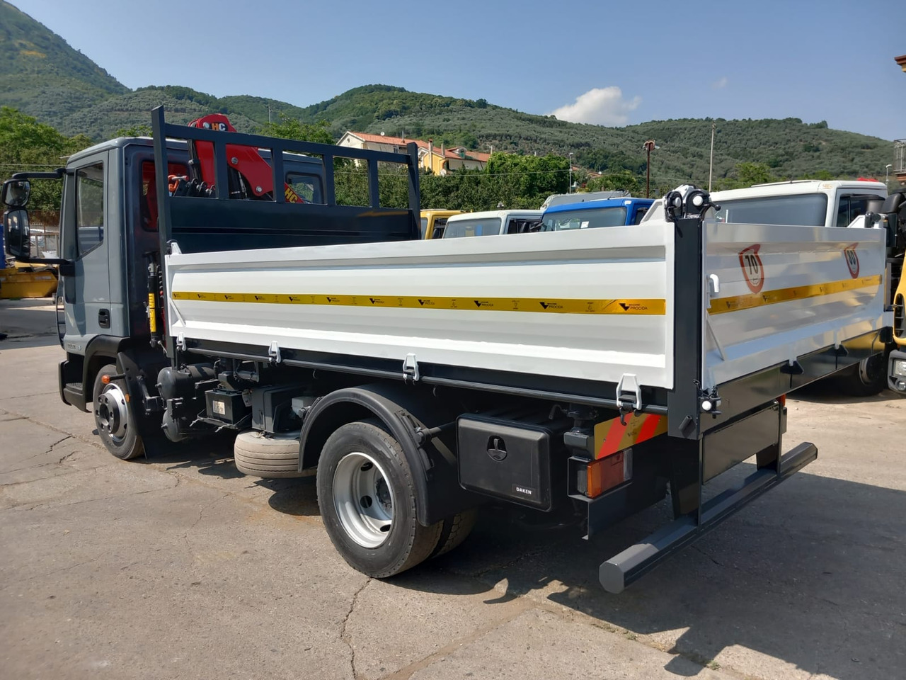 IVECO EUROCARGO 80E22 - Camião grua: foto 2 IVECO EUROCARGO 80E22 - Camião grua: foto 2