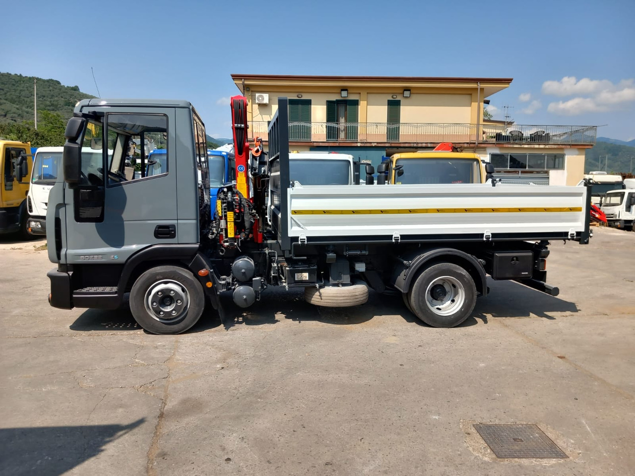 IVECO EUROCARGO 80E22 - Camião grua: foto 4 IVECO EUROCARGO 80E22 - Camião grua: foto 4