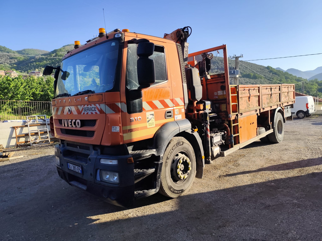 IVECO STRALIS 190S31 - Camião grua: foto 1 IVECO STRALIS 190S31 - Camião grua: foto 1