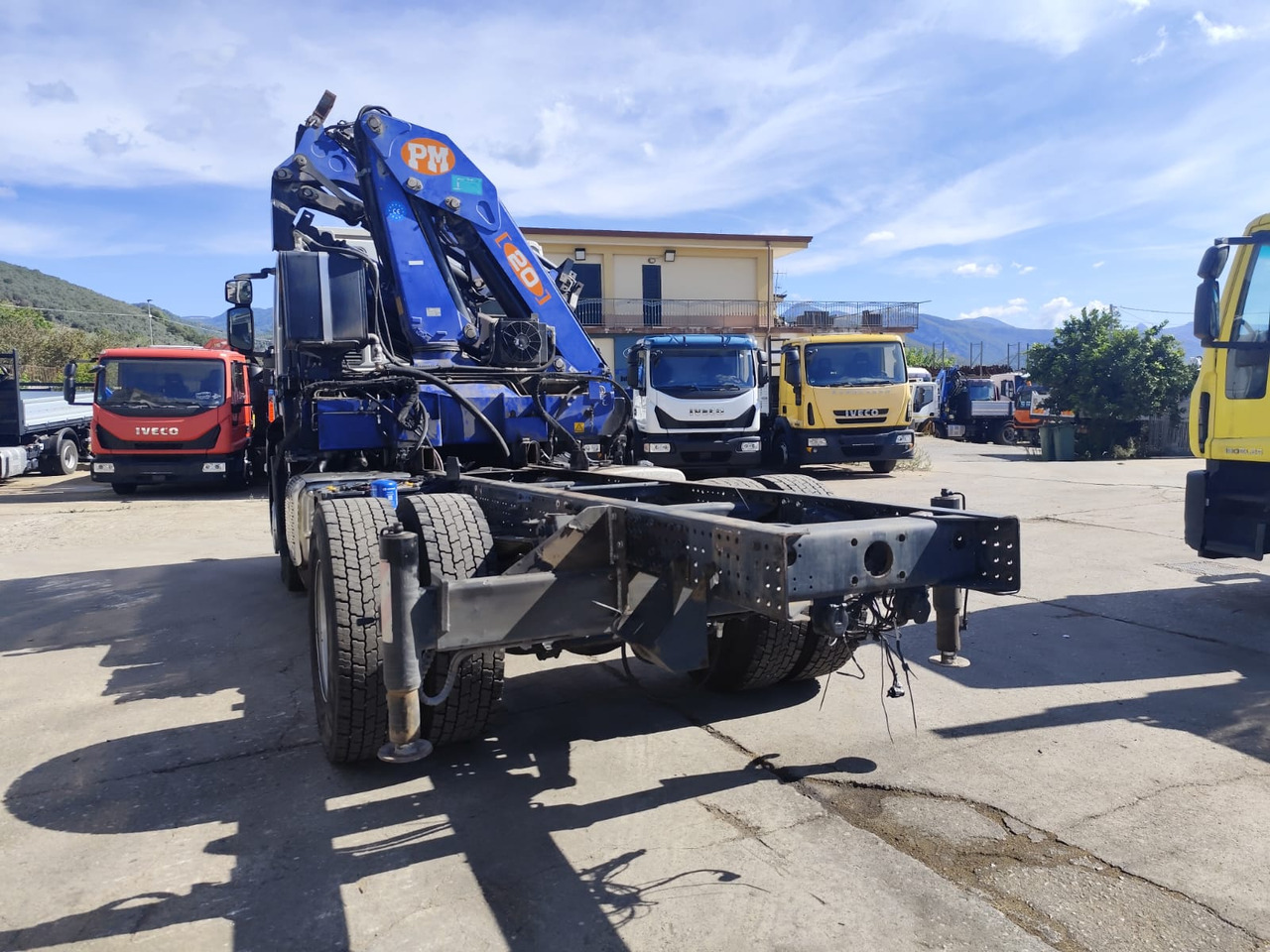 IVECO STRALIS 190S31 - Camião grua: foto 4 IVECO STRALIS 190S31 - Camião grua: foto 4