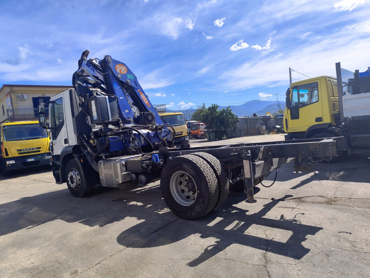 IVECO STRALIS 190S31 - Camião grua: foto 3 IVECO STRALIS 190S31 - Camião grua: foto 3