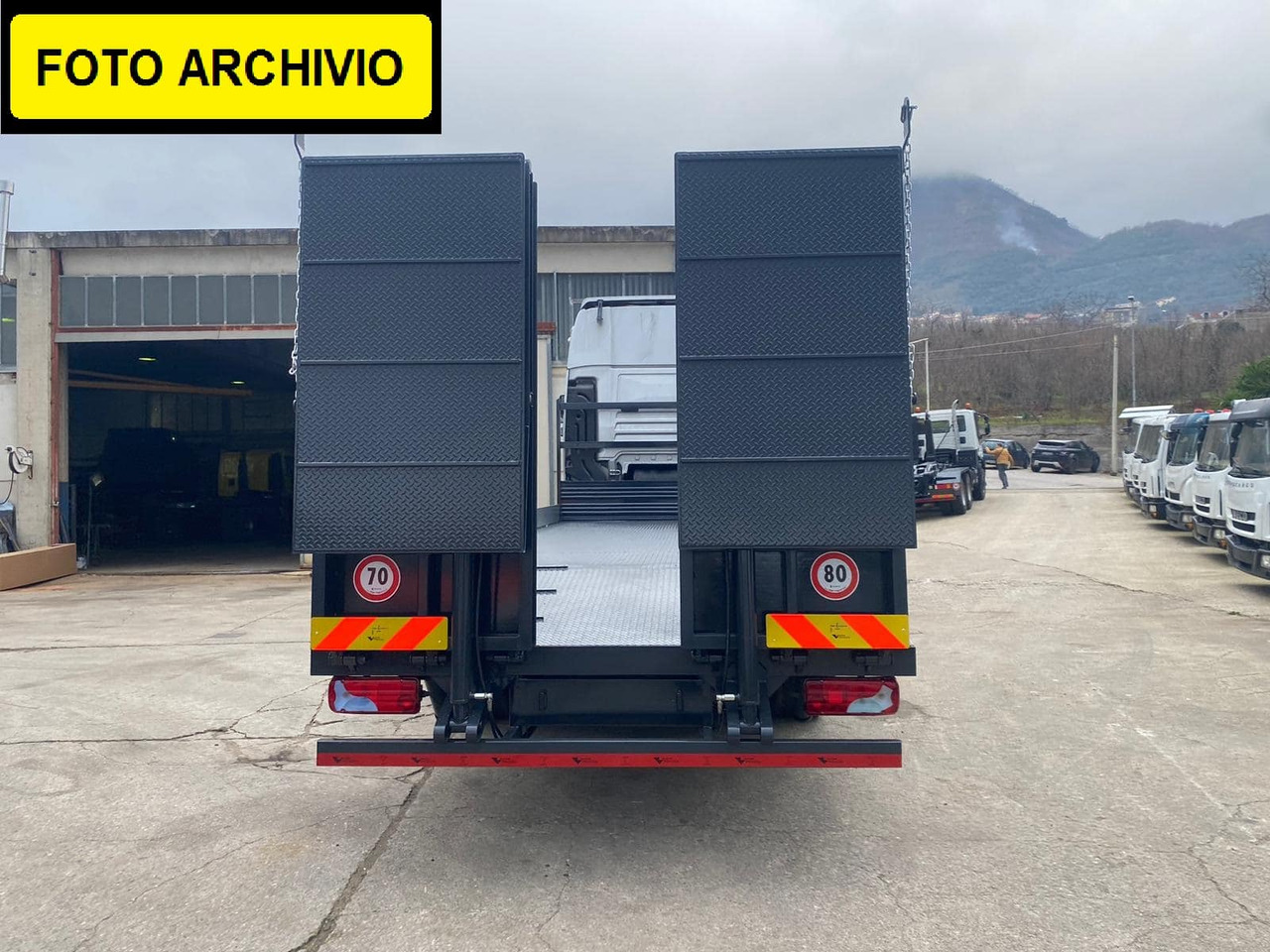 IVECO STRALIS 260S36 - Camião de caixa aberta/ Plataforma, Camião grua: foto 3 IVECO STRALIS 260S36 - Camião de caixa aberta/ Plataforma, Camião grua: foto 3