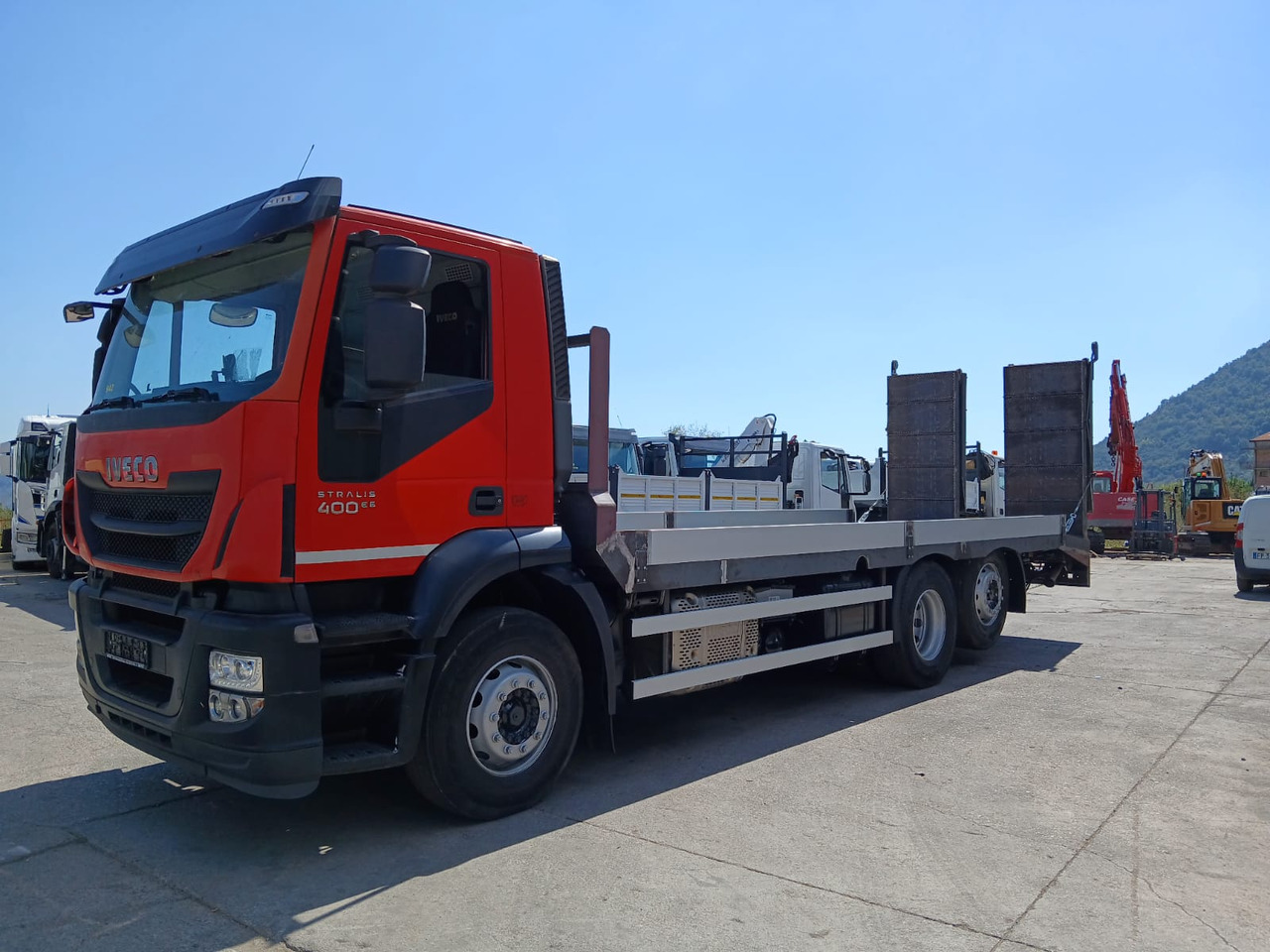 IVECO STRALIS 260S40 - Camião de caixa aberta/ Plataforma: foto 3 IVECO STRALIS 260S40 - Camião de caixa aberta/ Plataforma: foto 3