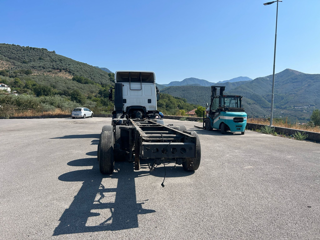 IVECO STRALIS AD 260S31 XP - Camião chassi: foto 3 IVECO STRALIS AD 260S31 XP - Camião chassi: foto 3