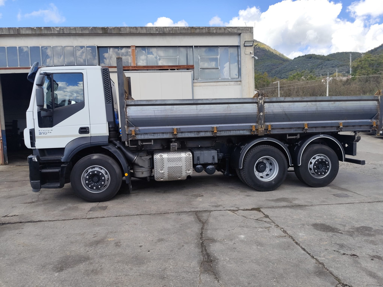 IVECO STRALIS AD 260S31 XP - Camião basculante: foto 5 IVECO STRALIS AD 260S31 XP - Camião basculante: foto 5