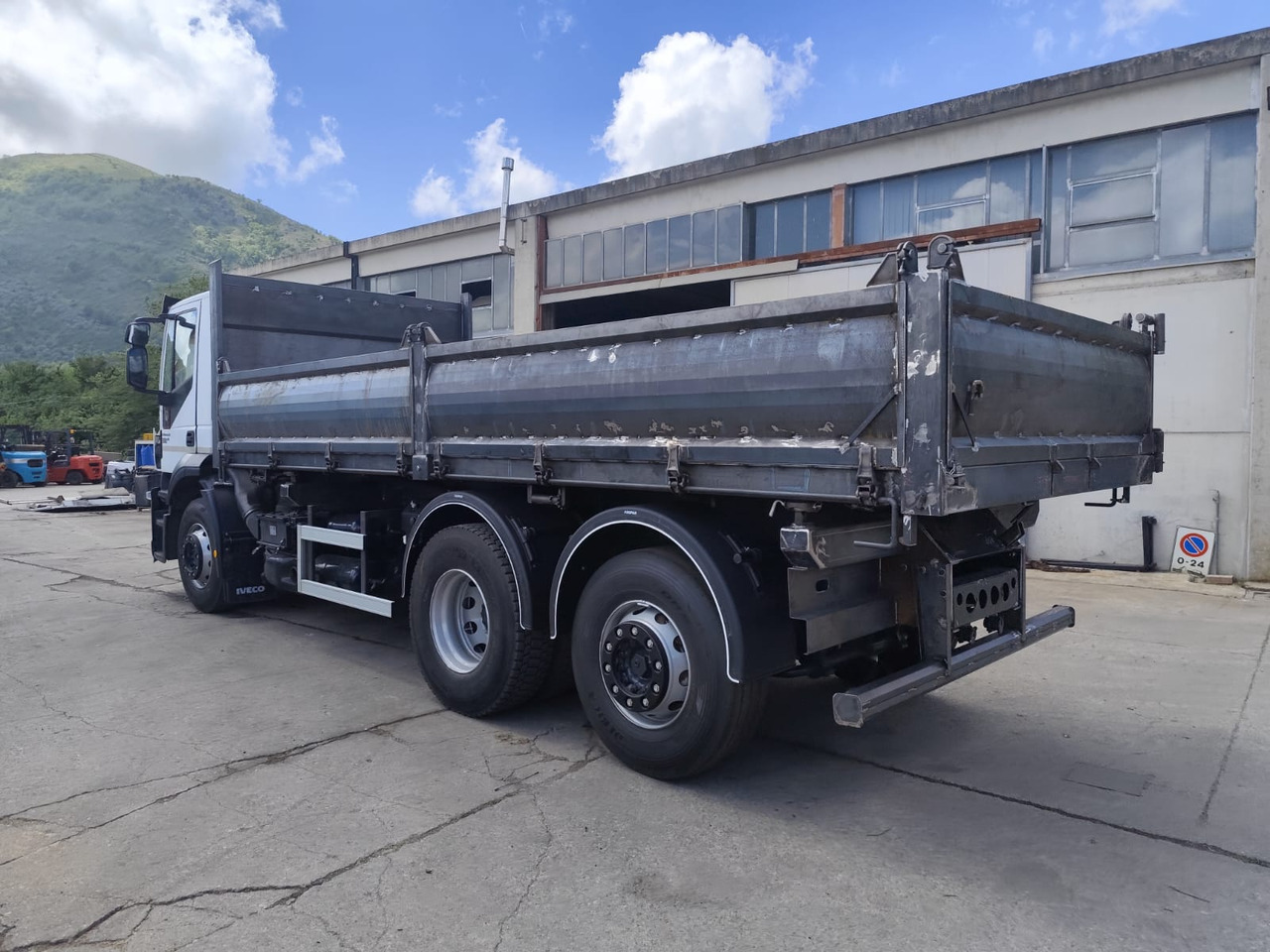 IVECO STRALIS CUBE 260S31 - Camião grua: foto 5 IVECO STRALIS CUBE 260S31 - Camião grua: foto 5