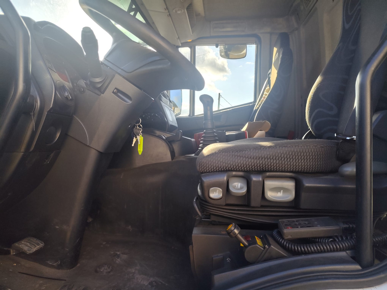 Camião grua IVECO STRALIS CUBE 260S31: foto 28