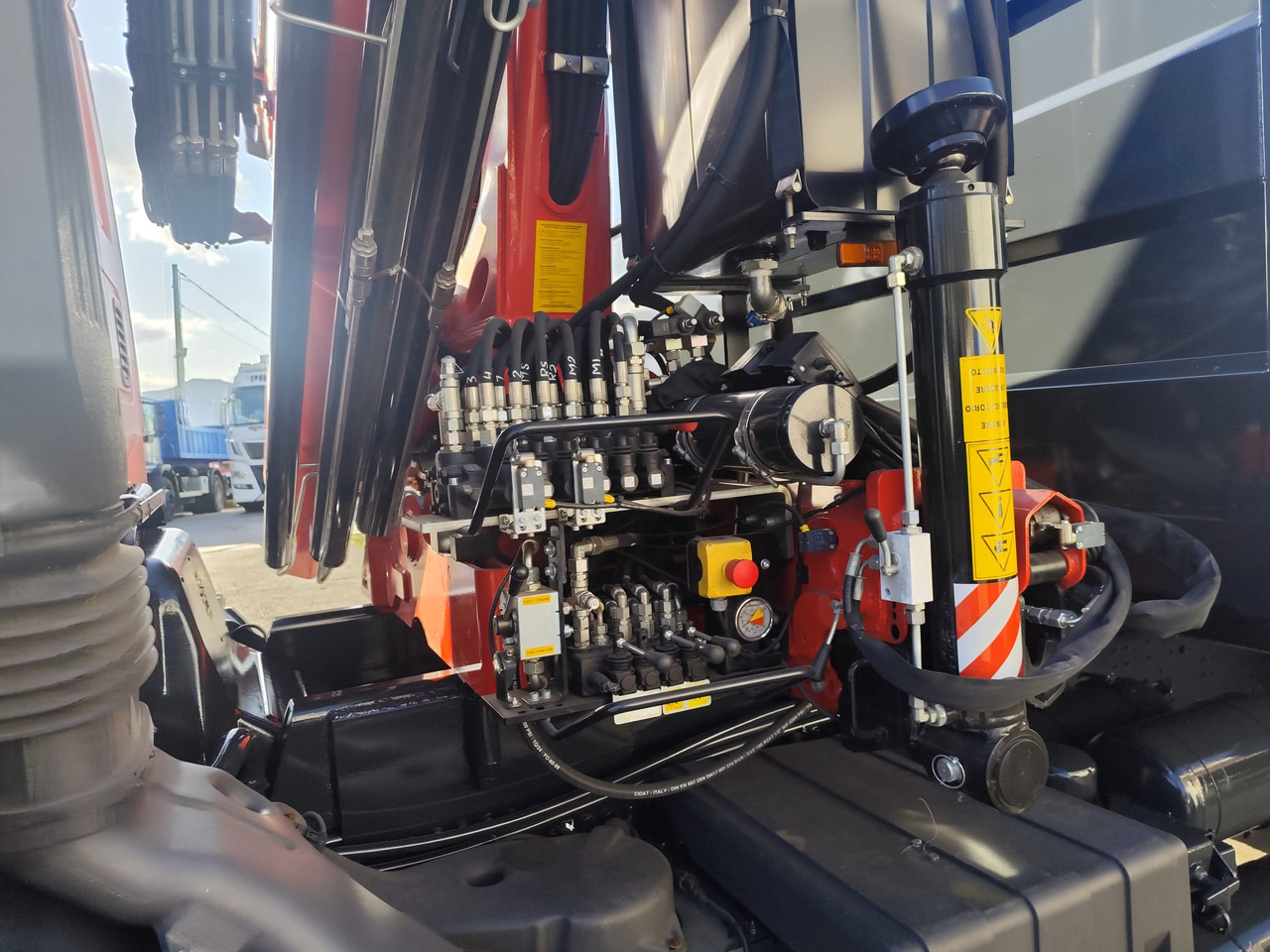 Camião grua IVECO STRALIS CUBE 260S31: foto 36