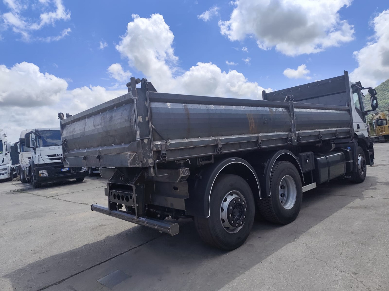 IVECO STRALIS CUBE 260S31 - Camião grua: foto 4 IVECO STRALIS CUBE 260S31 - Camião grua: foto 4