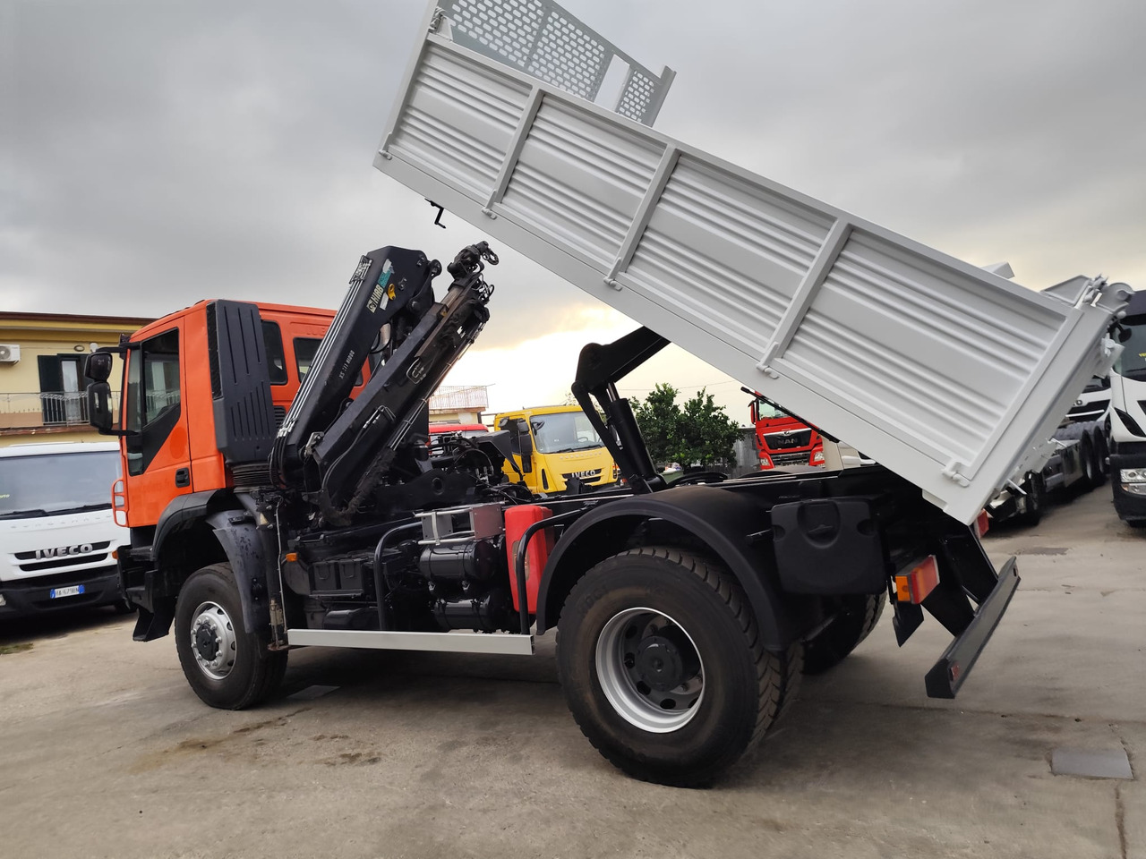IVECO TRAKKER 190T36 - Camião grua: foto 4 IVECO TRAKKER 190T36 - Camião grua: foto 4