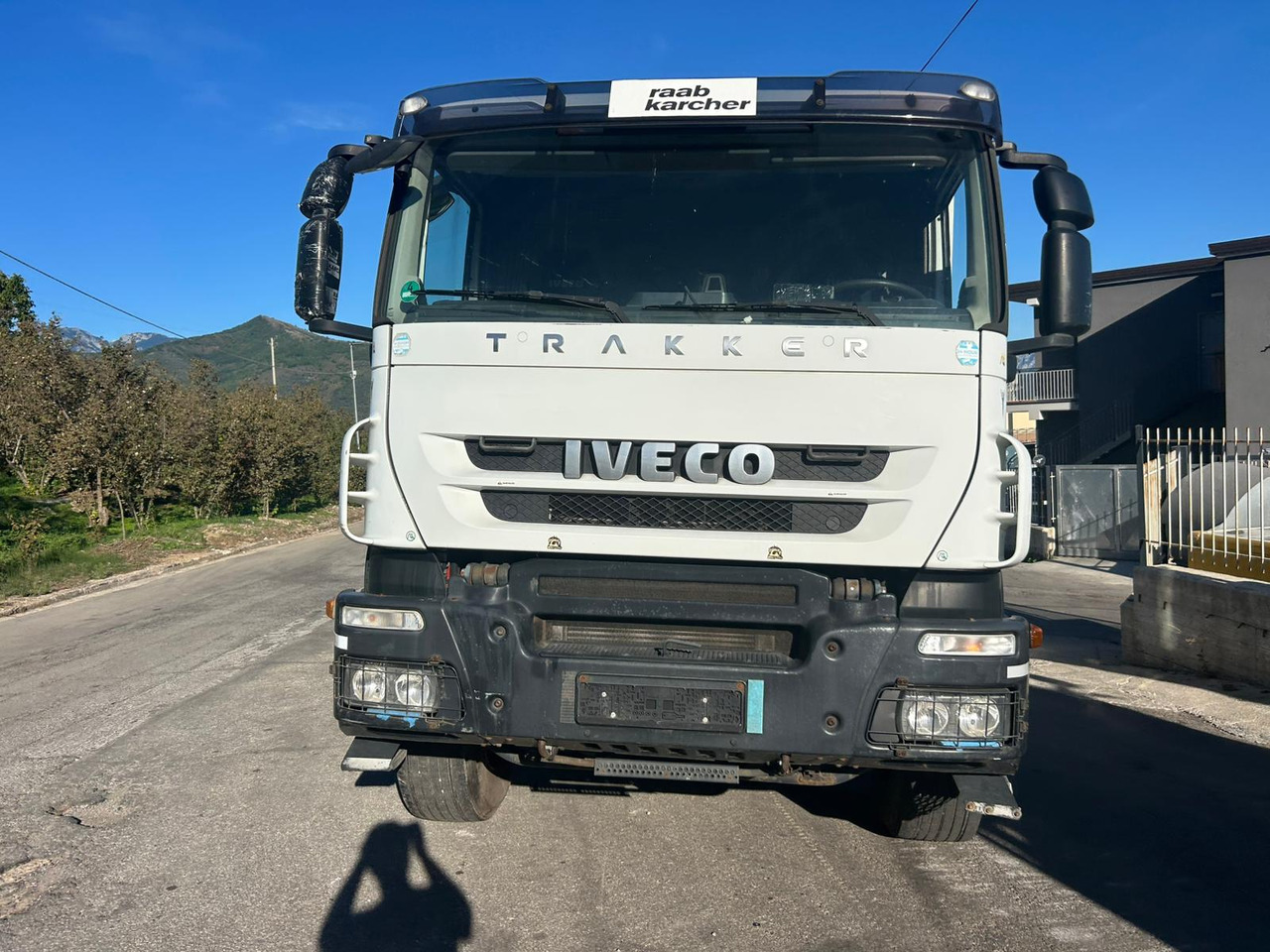 IVECO TRAKKER 260T36 - Camião de caixa aberta/ Plataforma: foto 3 IVECO TRAKKER 260T36 - Camião de caixa aberta/ Plataforma: foto 3