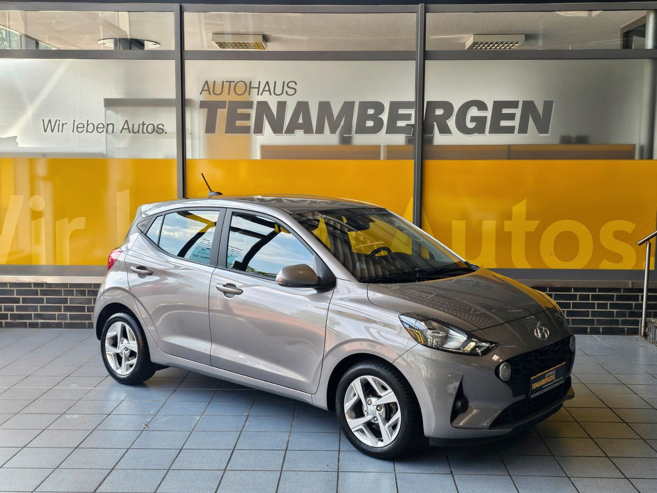 Hyundai i10 Trend AUTOMATIK SHZ PDC LenkrHzg DAB Spurhal - Automóvel: foto 1 Hyundai i10 Trend AUTOMATIK SHZ PDC LenkrHzg DAB Spurhal - Automóvel: foto 1