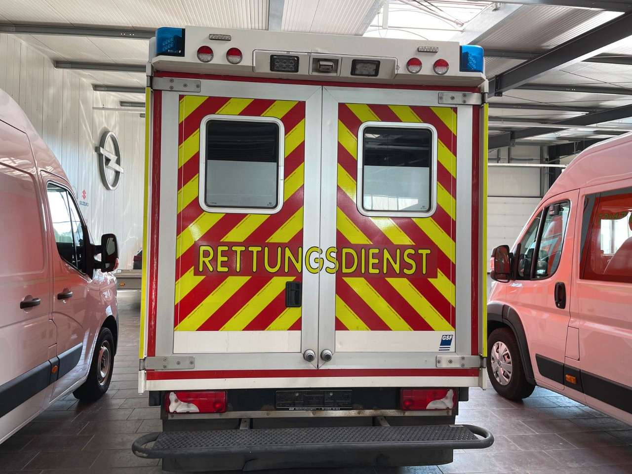 Mercedes-Benz Sprinter II Rettungswagen 519 CDI - Ambulância: foto 3 Mercedes-Benz Sprinter II Rettungswagen 519 CDI - Ambulância: foto 3