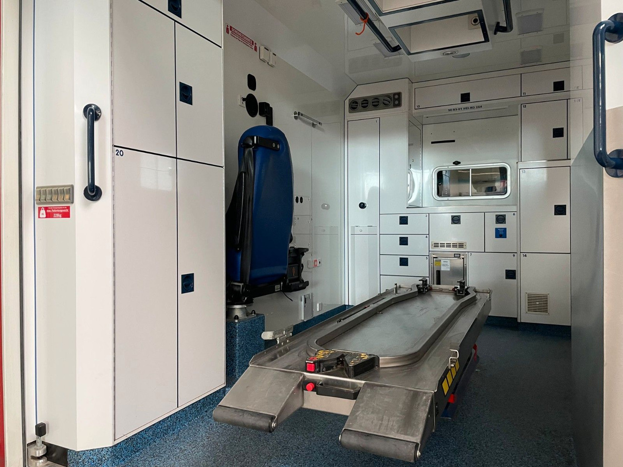 Mercedes-Benz Sprinter II Rettungswagen 519 CDI - Ambulância: foto 5 Mercedes-Benz Sprinter II Rettungswagen 519 CDI - Ambulância: foto 5