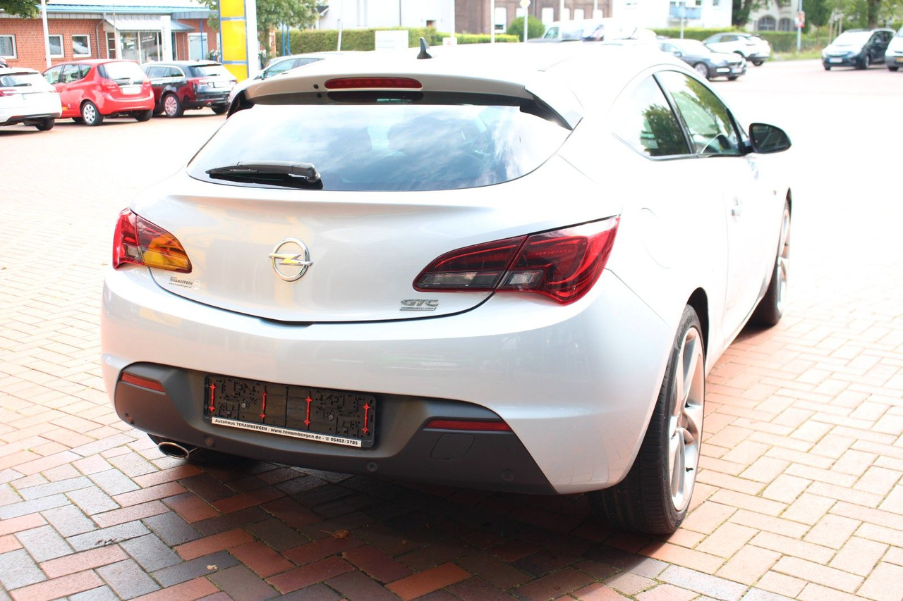 Opel Astra J GTC Innovation - Hatchback: foto 3 Opel Astra J GTC Innovation - Hatchback: foto 3
